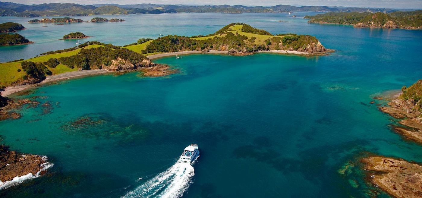 Cruising in the Bay of Islands